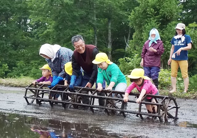 「最上町富沢地域活性化活動」　富沢地域「地域おこし研究会」　（2017年やまがた公益大賞）